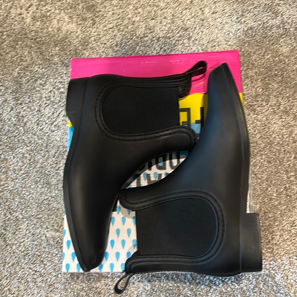 Matte black Jeffery Campbell water proof ankle booties!